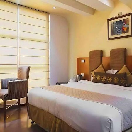 Hotel Palm Do'R # Walking Distance To New Delhi Station # Parking # Family Hotel # Customer'S Choice Hotel # Near To Tourist Places - India Gate, Red Fort, Jama Masjid Neu-Delhi Exterior foto