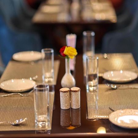 Hotel Palm Do'R # Walking Distance To New Delhi Station # Parking # Family Hotel # Customer'S Choice Hotel # Near To Tourist Places - India Gate, Red Fort, Jama Masjid Neu-Delhi Exterior foto