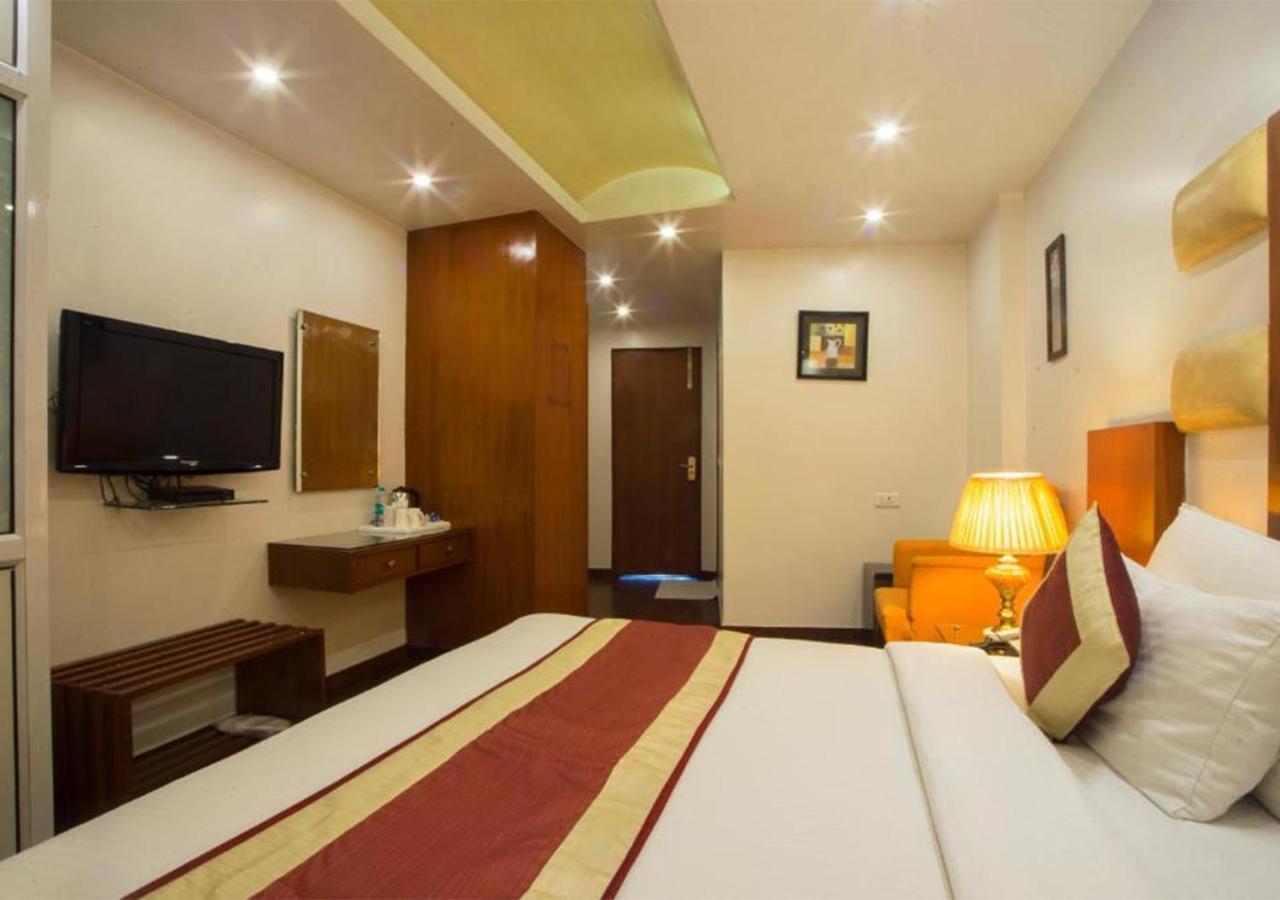 Hotel Palm Do'R # Walking Distance To New Delhi Station # Parking # Family Hotel # Customer'S Choice Hotel # Near To Tourist Places - India Gate, Red Fort, Jama Masjid Neu-Delhi Exterior foto