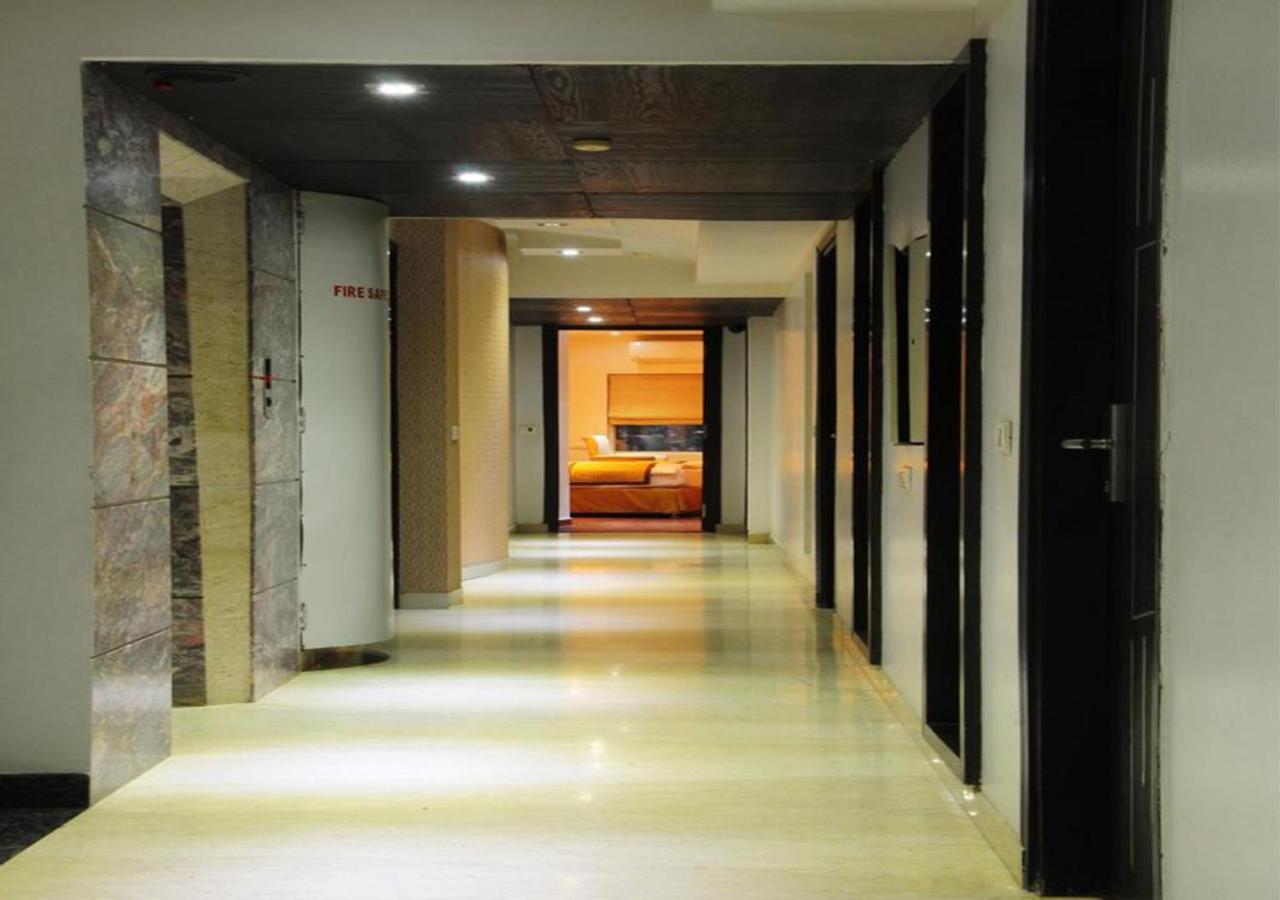 Hotel Palm Do'R # Walking Distance To New Delhi Station # Parking # Family Hotel # Customer'S Choice Hotel # Near To Tourist Places - India Gate, Red Fort, Jama Masjid Neu-Delhi Exterior foto