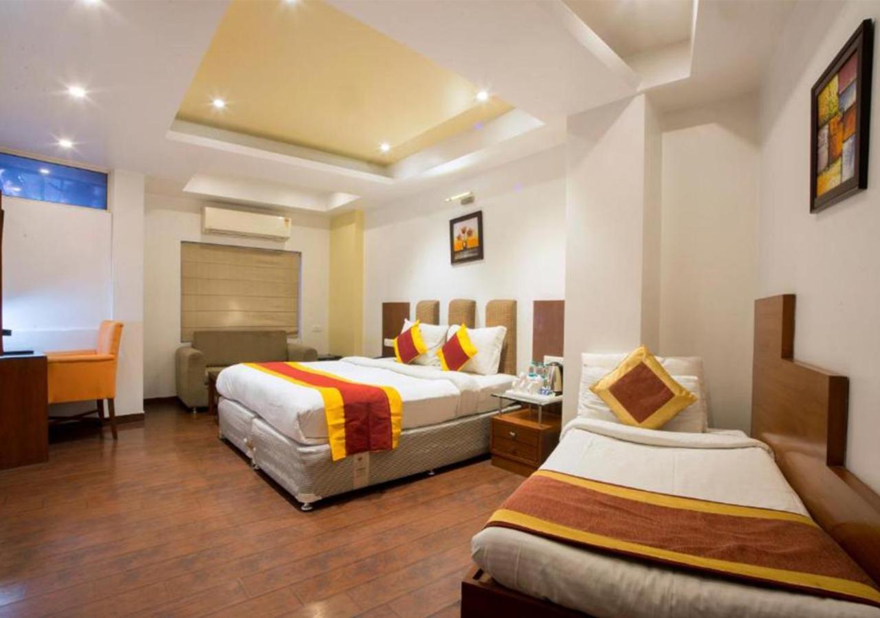 Hotel Palm Do'R # Walking Distance To New Delhi Station # Parking # Family Hotel # Customer'S Choice Hotel # Near To Tourist Places - India Gate, Red Fort, Jama Masjid Neu-Delhi Exterior foto