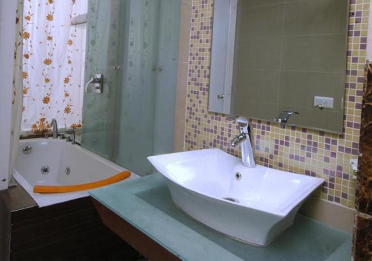 Hotel Palm Do'R # Walking Distance To New Delhi Station # Parking # Family Hotel # Customer'S Choice Hotel # Near To Tourist Places - India Gate, Red Fort, Jama Masjid Neu-Delhi Exterior foto