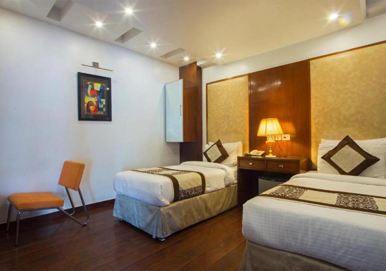 Hotel Palm Do'R # Walking Distance To New Delhi Station # Parking # Family Hotel # Customer'S Choice Hotel # Near To Tourist Places - India Gate, Red Fort, Jama Masjid Neu-Delhi Exterior foto