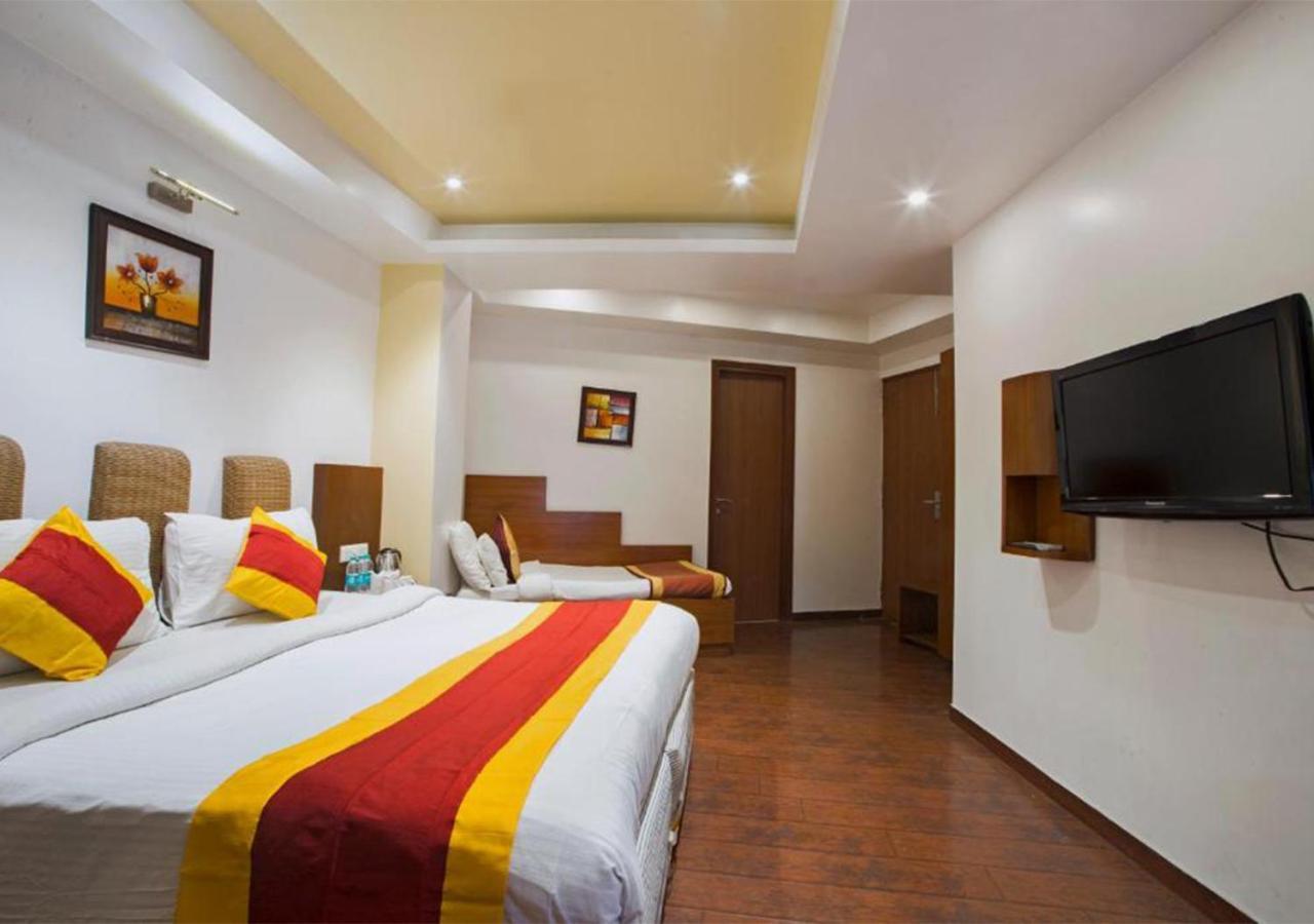 Hotel Palm Do'R # Walking Distance To New Delhi Station # Parking # Family Hotel # Customer'S Choice Hotel # Near To Tourist Places - India Gate, Red Fort, Jama Masjid Neu-Delhi Exterior foto