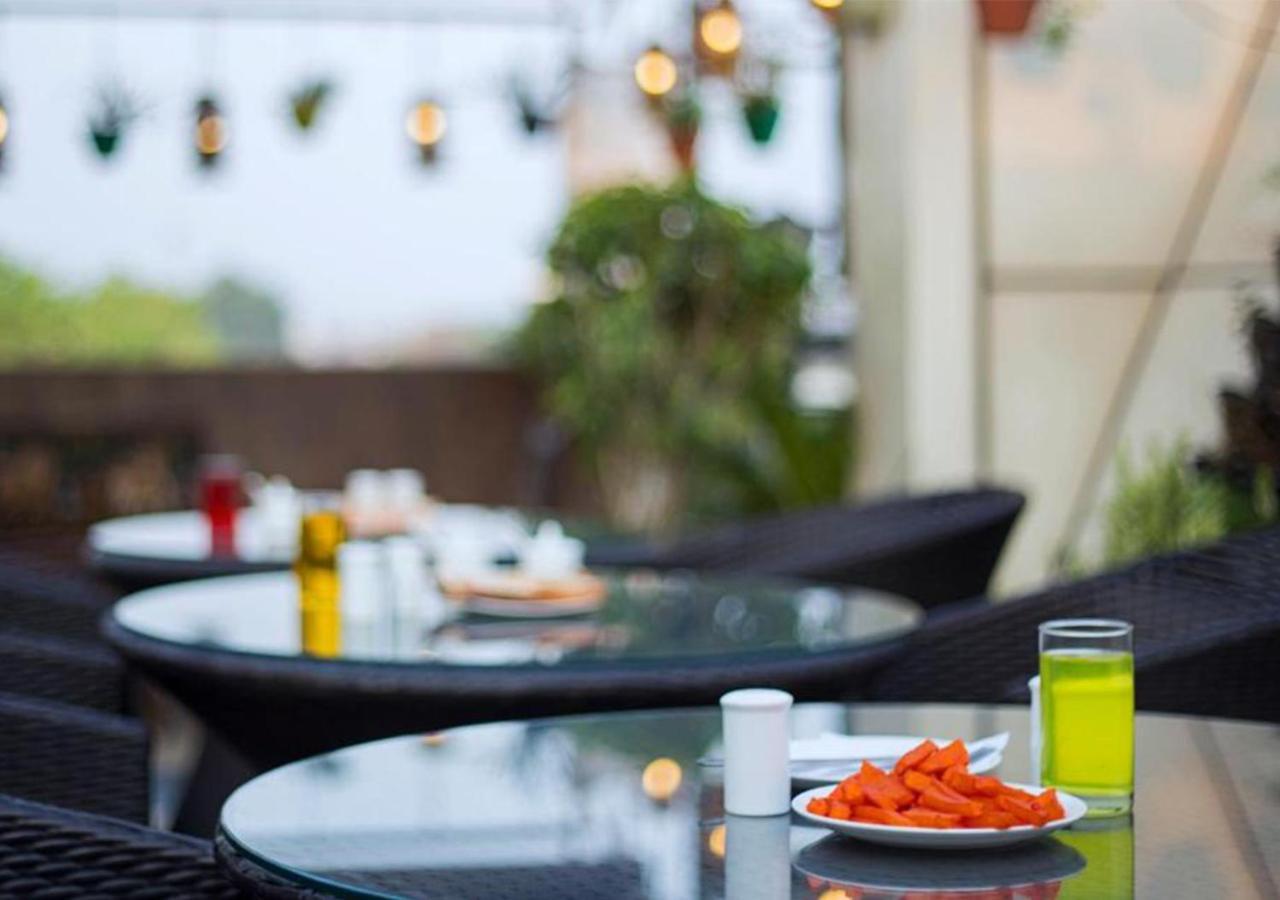 Hotel Palm Do'R # Walking Distance To New Delhi Station # Parking # Family Hotel # Customer'S Choice Hotel # Near To Tourist Places - India Gate, Red Fort, Jama Masjid Neu-Delhi Exterior foto
