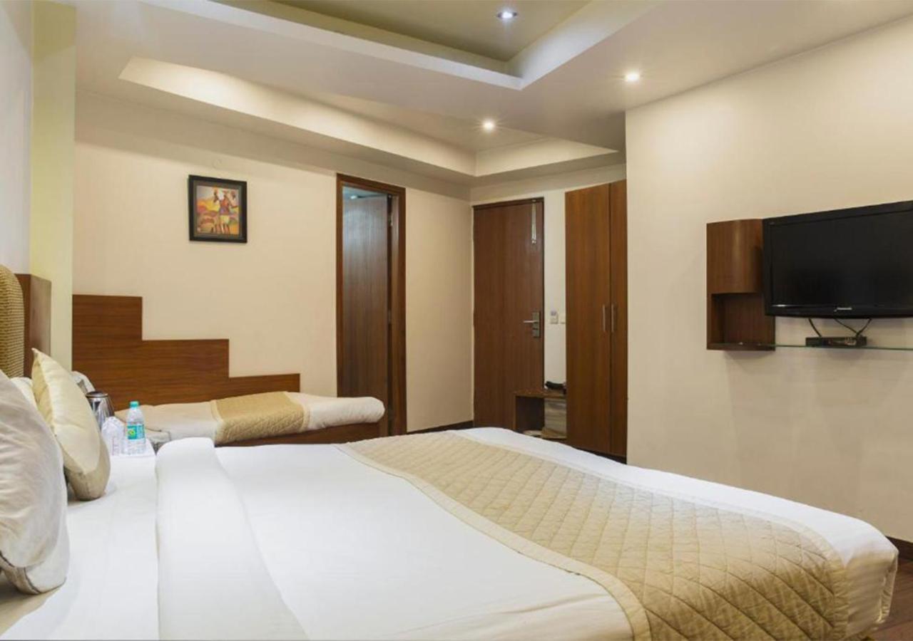 Hotel Palm Do'R # Walking Distance To New Delhi Station # Parking # Family Hotel # Customer'S Choice Hotel # Near To Tourist Places - India Gate, Red Fort, Jama Masjid Neu-Delhi Exterior foto