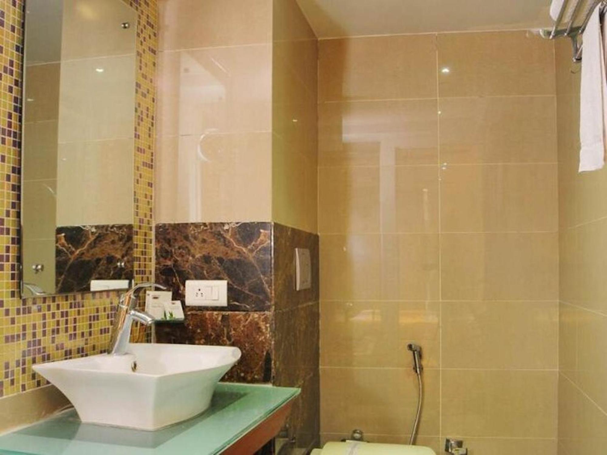 Hotel Palm Do'R # Walking Distance To New Delhi Station # Parking # Family Hotel # Customer'S Choice Hotel # Near To Tourist Places - India Gate, Red Fort, Jama Masjid Neu-Delhi Exterior foto