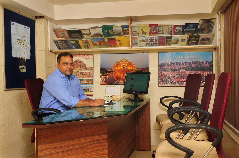 Hotel Palm Do'R # Walking Distance To New Delhi Station # Parking # Family Hotel # Customer'S Choice Hotel # Near To Tourist Places - India Gate, Red Fort, Jama Masjid Neu-Delhi Exterior foto