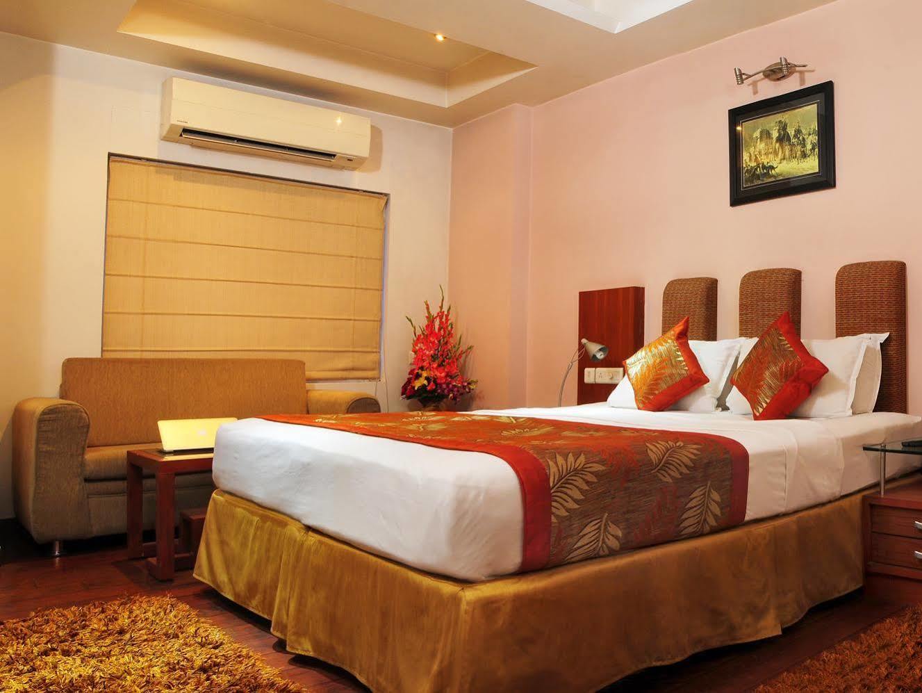 Hotel Palm Do'R # Walking Distance To New Delhi Station # Parking # Family Hotel # Customer'S Choice Hotel # Near To Tourist Places - India Gate, Red Fort, Jama Masjid Neu-Delhi Exterior foto